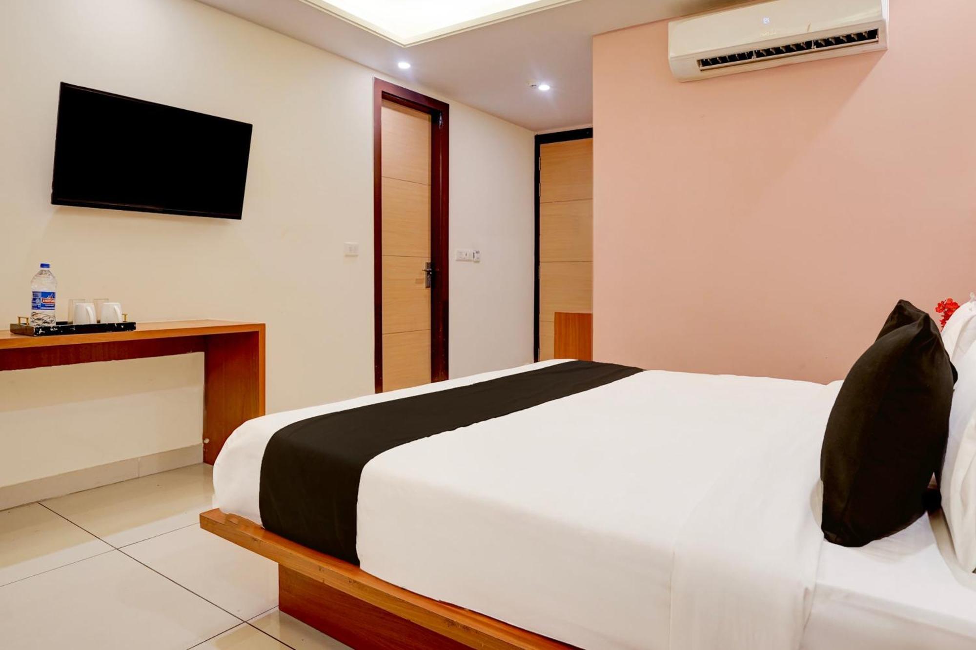 Hotel Super Townhouse Airport Road Delhi Nueva Delhi Exterior foto