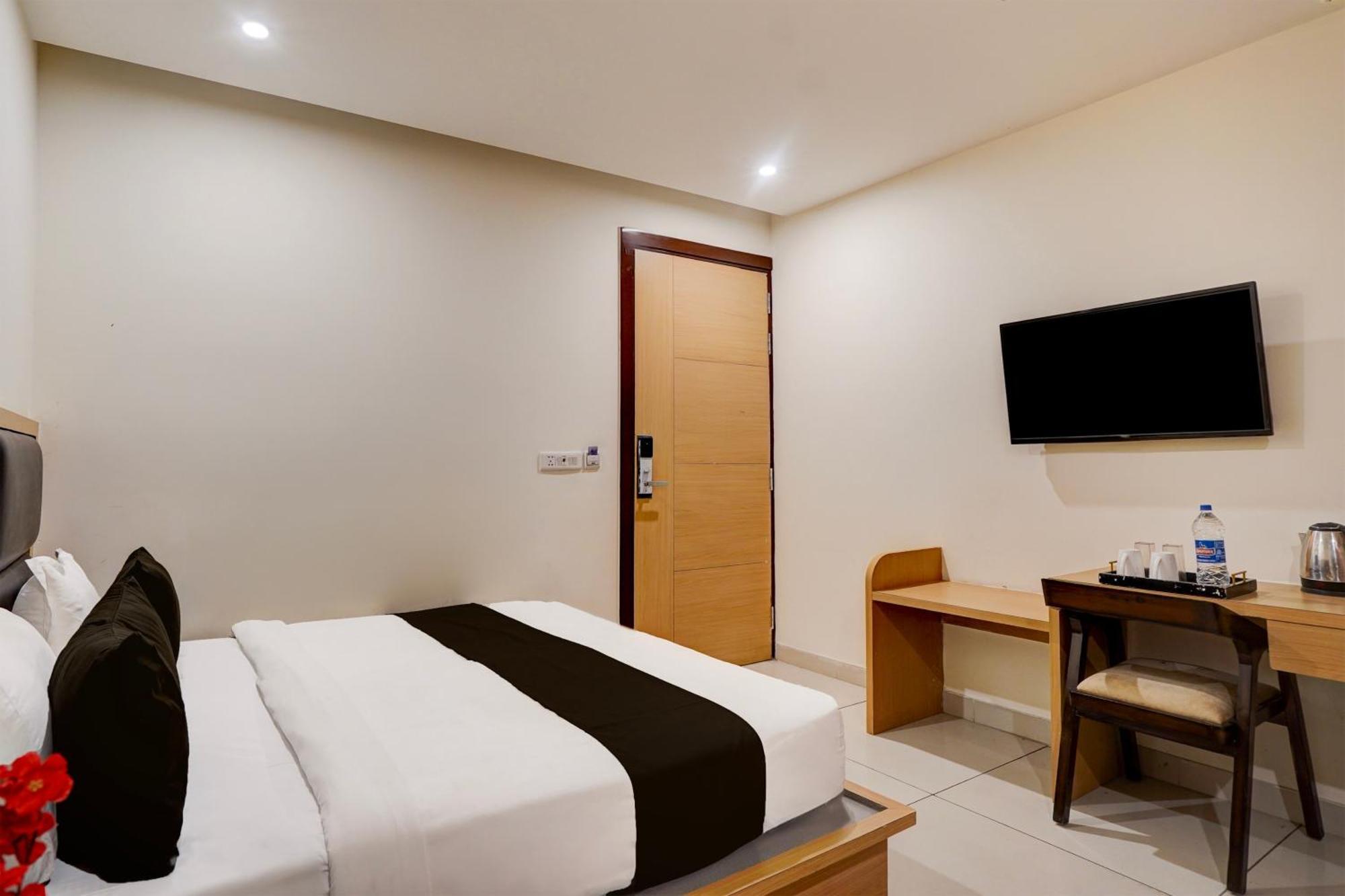 Hotel Super Townhouse Airport Road Delhi Nueva Delhi Exterior foto